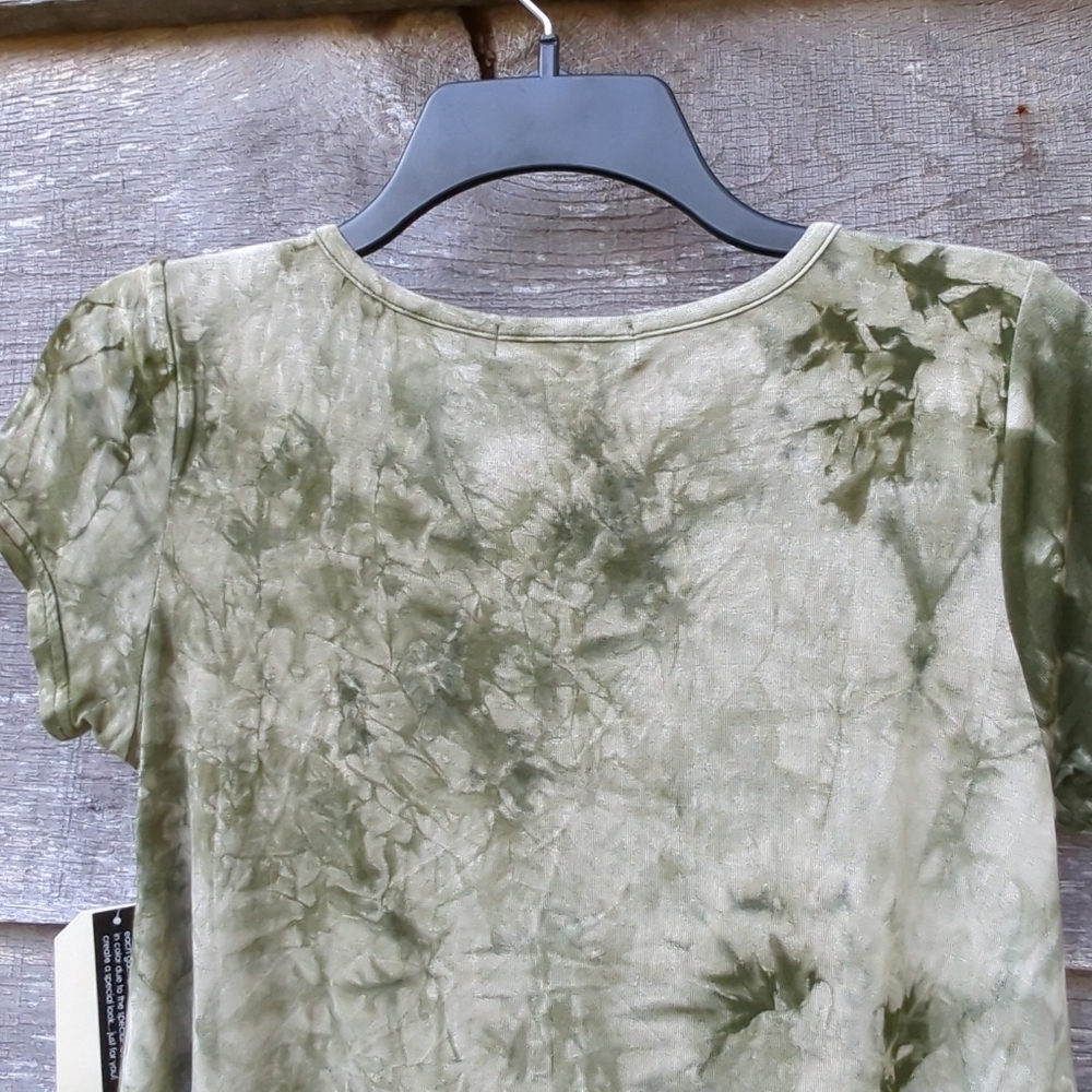 💚🩶Eye Candy Top Tye dyed Square Neckline with 3 Open Rows Cap Sleeves NWOT - Picture 4 of 6